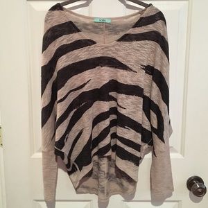 Karlie Women's Top. 3/4 Length Sleeves. NWOT.